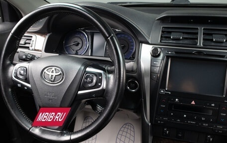 Toyota Camry, 2017 год, 2 249 000 рублей, 10 фотография