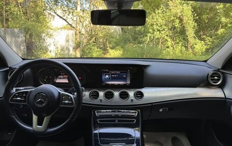 Mercedes-Benz E-Класс, 2020 год, 3 200 000 рублей, 10 фотография