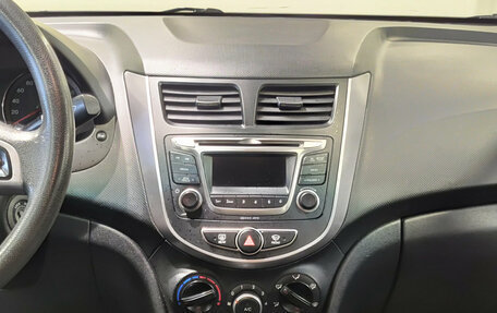 Hyundai Solaris II рестайлинг, 2015 год, 830 000 рублей, 18 фотография