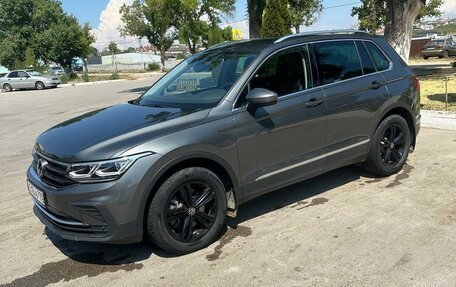 Volkswagen Tiguan II, 2021 год, 3 400 000 рублей, 2 фотография