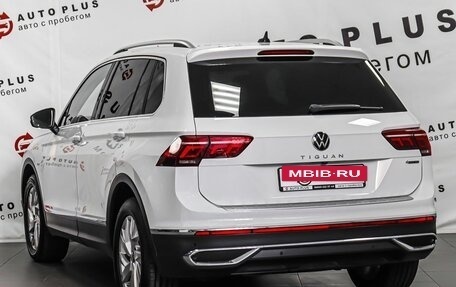 Volkswagen Tiguan II, 2021 год, 3 129 000 рублей, 2 фотография