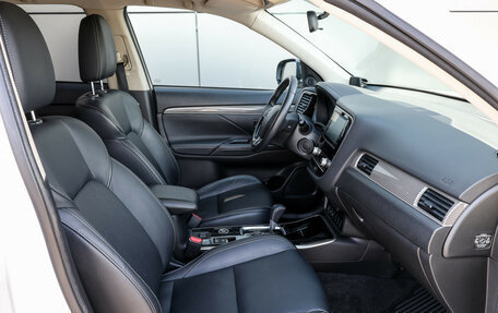 Mitsubishi Outlander III рестайлинг 3, 2020 год, 2 249 000 рублей, 10 фотография