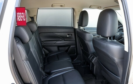 Mitsubishi Outlander III рестайлинг 3, 2020 год, 2 249 000 рублей, 11 фотография