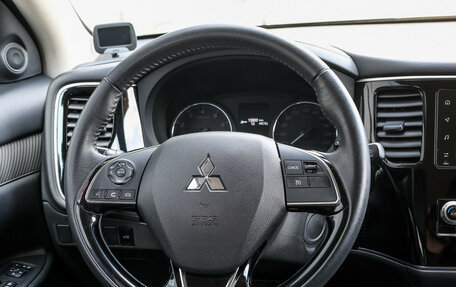 Mitsubishi Outlander III рестайлинг 3, 2020 год, 2 249 000 рублей, 16 фотография