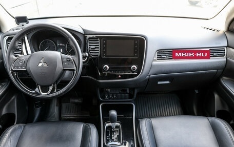 Mitsubishi Outlander III рестайлинг 3, 2020 год, 2 249 000 рублей, 13 фотография