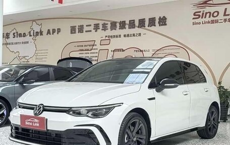 Volkswagen Golf VIII, 2023 год, 2 100 000 рублей, 2 фотография