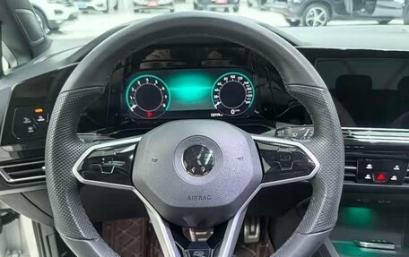 Volkswagen Golf VIII, 2023 год, 2 100 000 рублей, 10 фотография