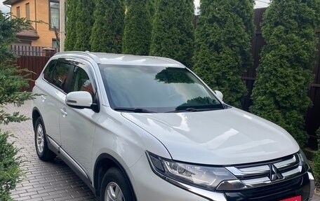 Mitsubishi Outlander III рестайлинг 3, 2017 год, 1 600 000 рублей, 7 фотография