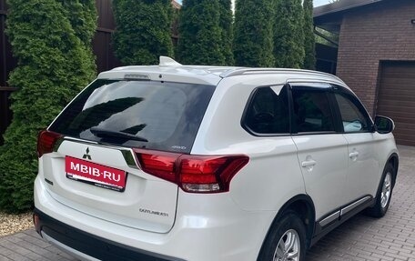 Mitsubishi Outlander III рестайлинг 3, 2017 год, 1 600 000 рублей, 5 фотография