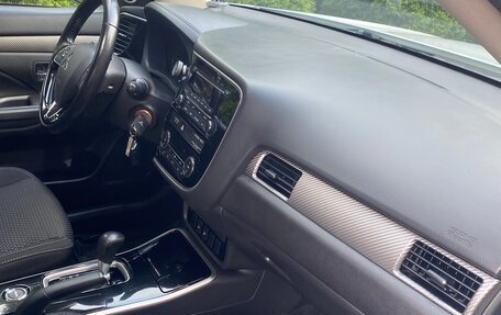 Mitsubishi Outlander III рестайлинг 3, 2017 год, 1 600 000 рублей, 12 фотография