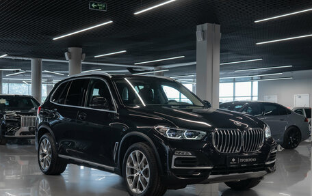 BMW X5, 2019 год, 6 280 000 рублей, 2 фотография