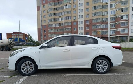 KIA Rio IV, 2017 год, 990 000 рублей, 10 фотография