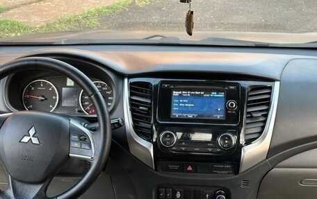 Mitsubishi L200 IV рестайлинг, 2015 год, 1 350 000 рублей, 8 фотография