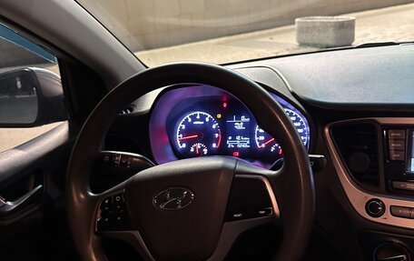Hyundai Solaris II рестайлинг, 2018 год, 900 000 рублей, 8 фотография