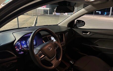 Hyundai Solaris II рестайлинг, 2018 год, 900 000 рублей, 7 фотография