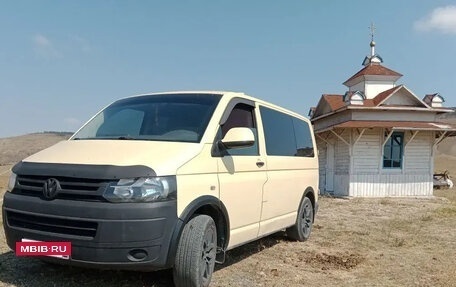 Volkswagen Transporter T5 рестайлинг, 2013 год, 1 930 000 рублей, 2 фотография