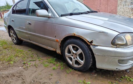 Toyota Avensis III рестайлинг, 1998 год, 176 000 рублей, 2 фотография
