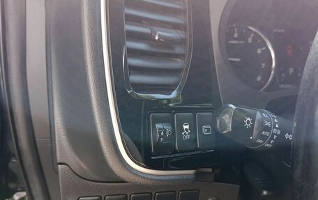 Mitsubishi Outlander III рестайлинг 3, 2015 год, 1 420 000 рублей, 12 фотография