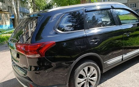 Mitsubishi Outlander III рестайлинг 3, 2015 год, 1 420 000 рублей, 4 фотография