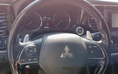 Mitsubishi Outlander III рестайлинг 3, 2015 год, 1 420 000 рублей, 11 фотография