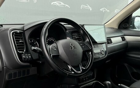 Mitsubishi Outlander III рестайлинг 3, 2017 год, 1 820 700 рублей, 5 фотография