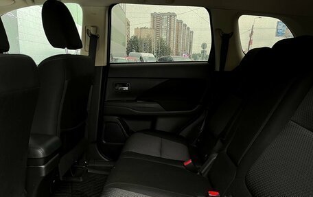 Mitsubishi Outlander III рестайлинг 3, 2017 год, 1 820 700 рублей, 9 фотография