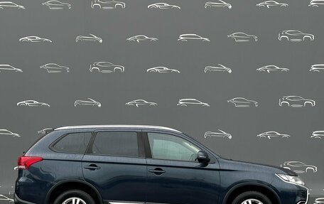 Mitsubishi Outlander III рестайлинг 3, 2017 год, 1 820 700 рублей, 10 фотография