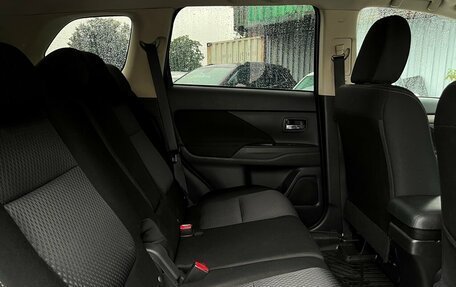 Mitsubishi Outlander III рестайлинг 3, 2017 год, 1 820 700 рублей, 8 фотография