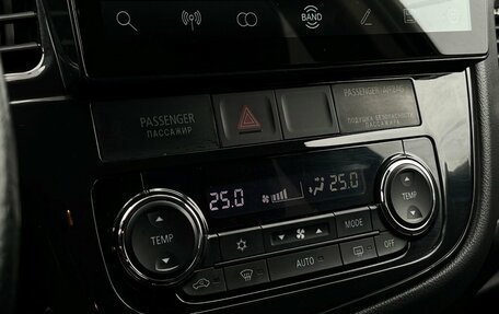 Mitsubishi Outlander III рестайлинг 3, 2017 год, 1 820 700 рублей, 17 фотография
