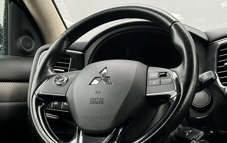 Mitsubishi Outlander III рестайлинг 3, 2017 год, 1 820 700 рублей, 22 фотография