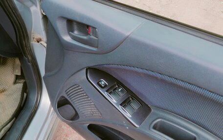 Mitsubishi Colt VI рестайлинг, 2003 год, 340 000 рублей, 12 фотография