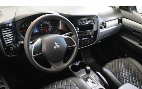 Mitsubishi Outlander III рестайлинг 3, 2013 год, 1 136 000 рублей, 6 фотография