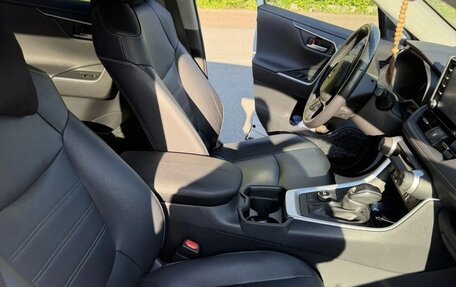 Toyota RAV4, 2020 год, 3 300 000 рублей, 9 фотография