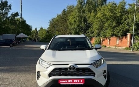 Toyota RAV4, 2020 год, 3 300 000 рублей, 2 фотография