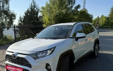 Toyota RAV4, 2020 год, 3 300 000 рублей, 6 фотография