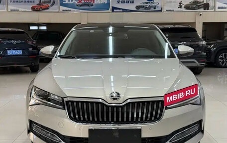 Skoda Superb III рестайлинг, 2022 год, 2 740 000 рублей, 2 фотография