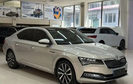 Skoda Superb III рестайлинг, 2022 год, 2 740 000 рублей, 3 фотография