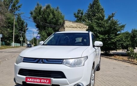 Mitsubishi Outlander III рестайлинг 3, 2013 год, 1 400 000 рублей, 1 фотография