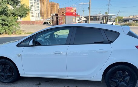 Opel Astra J, 2014 год, 900 000 рублей, 3 фотография