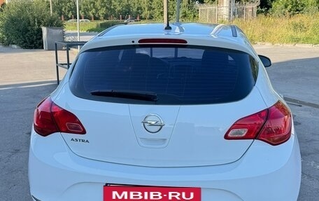 Opel Astra J, 2014 год, 900 000 рублей, 2 фотография
