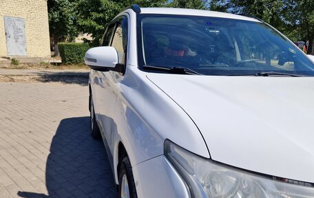 Mitsubishi Outlander III рестайлинг 3, 2013 год, 1 400 000 рублей, 2 фотография