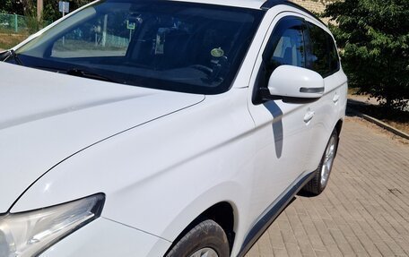 Mitsubishi Outlander III рестайлинг 3, 2013 год, 1 400 000 рублей, 3 фотография
