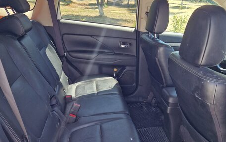 Mitsubishi Outlander III рестайлинг 3, 2013 год, 1 400 000 рублей, 5 фотография
