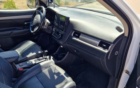 Mitsubishi Outlander III рестайлинг 3, 2013 год, 1 400 000 рублей, 6 фотография