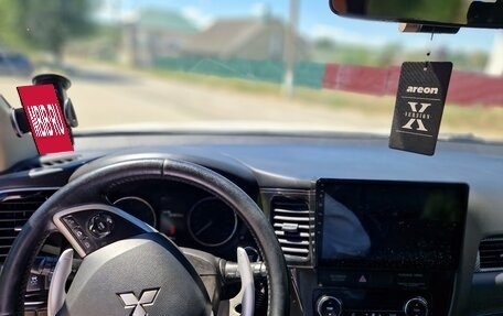 Mitsubishi Outlander III рестайлинг 3, 2013 год, 1 400 000 рублей, 9 фотография