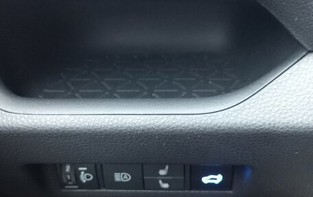 Toyota RAV4, 2025 год, 3 990 000 рублей, 12 фотография