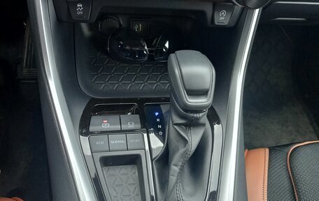 Toyota RAV4, 2025 год, 3 990 000 рублей, 11 фотография