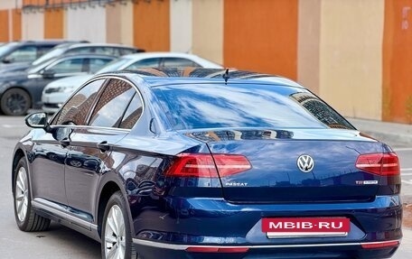Volkswagen Passat B8 рестайлинг, 2015 год, 1 625 000 рублей, 10 фотография