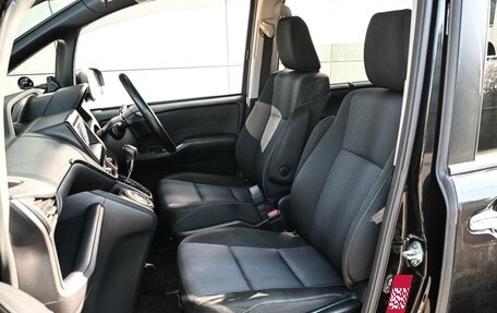 Toyota Voxy III, 2016 год, 1 999 000 рублей, 8 фотография