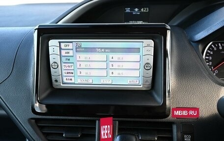 Toyota Voxy III, 2016 год, 1 999 000 рублей, 22 фотография